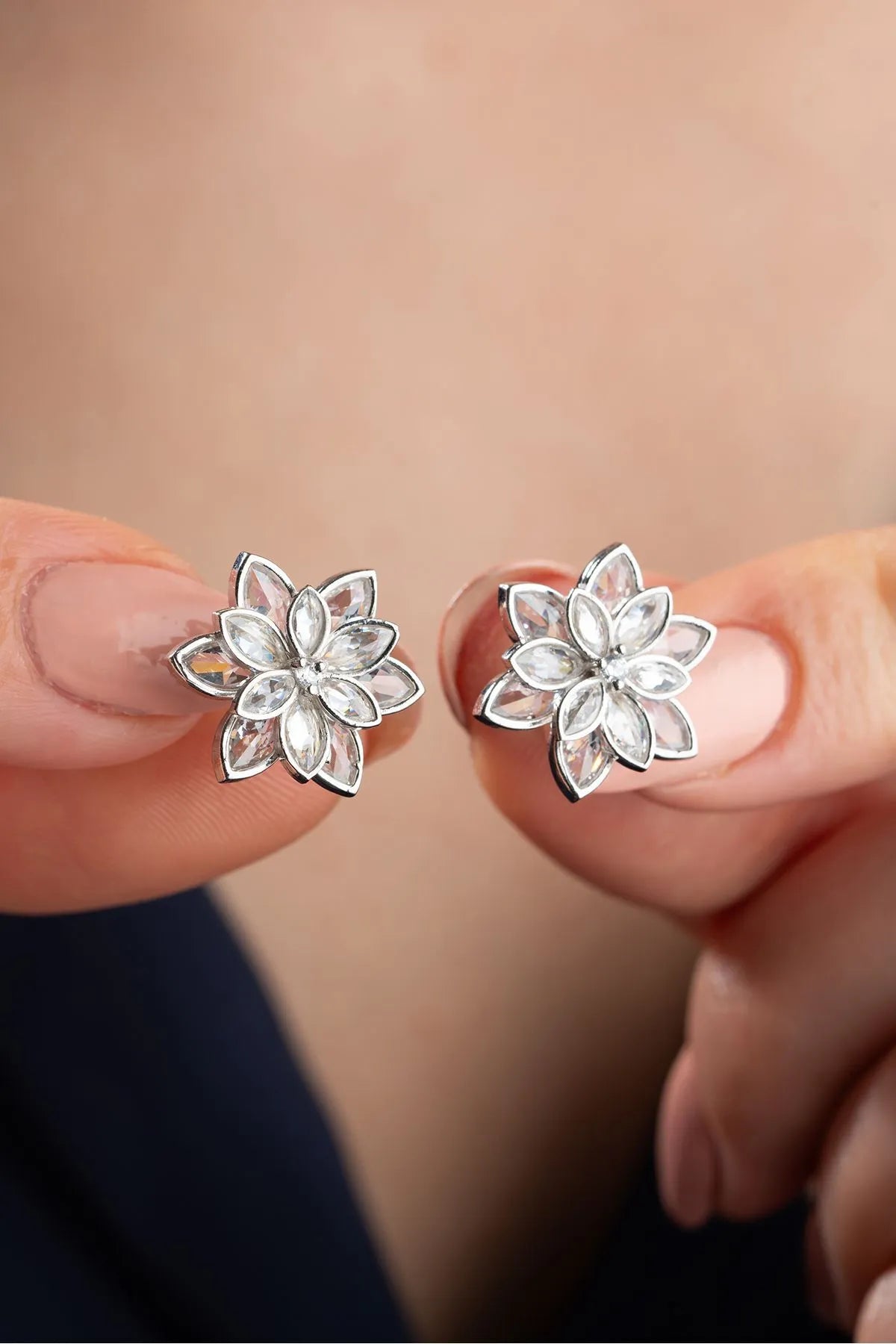 Lotus Ohrstecker – 925 Silber & Zirkonia