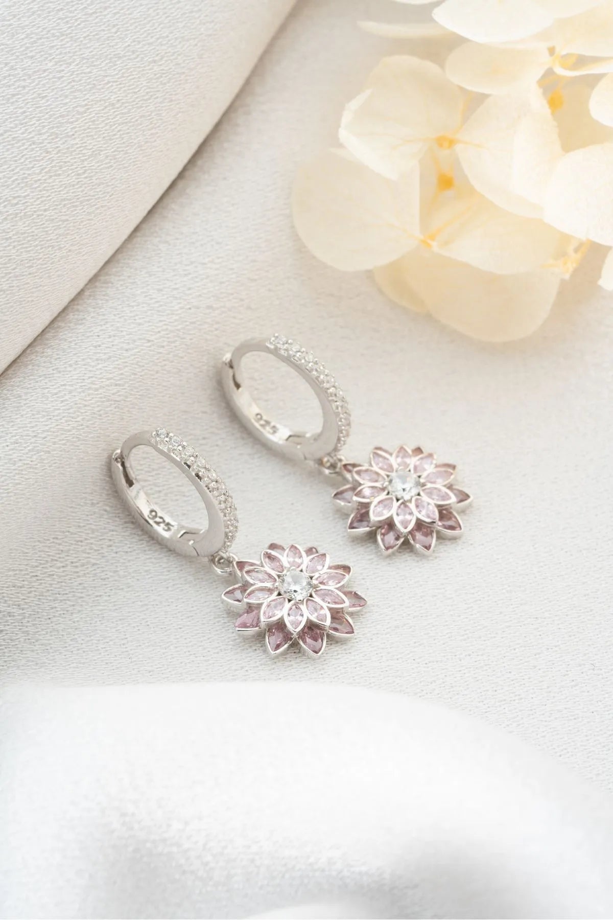 Pink Lotus Oorbellen – 925 Zilver & Zirkonia