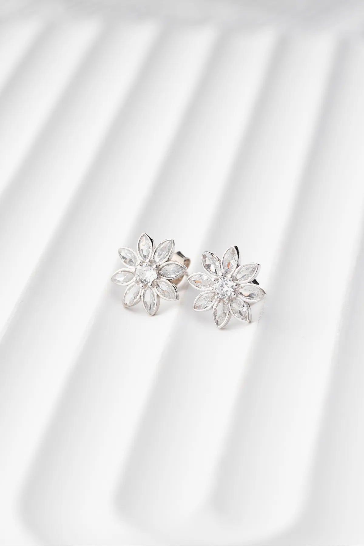 Lotus Shine Earrings - 925 Silver