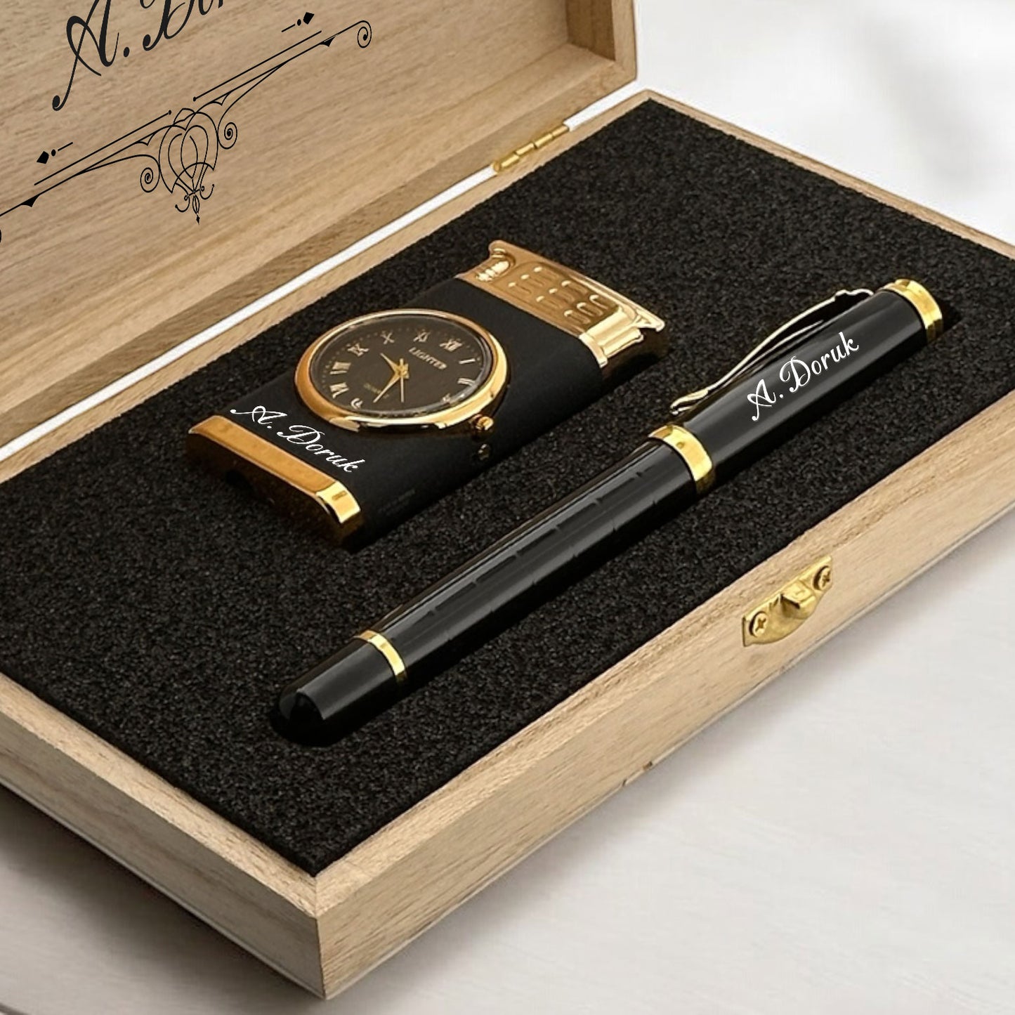 Persoonlijk Gegraveerde Aansteker met Horloge en Rollerpen Geschenkset - In Houten Doos