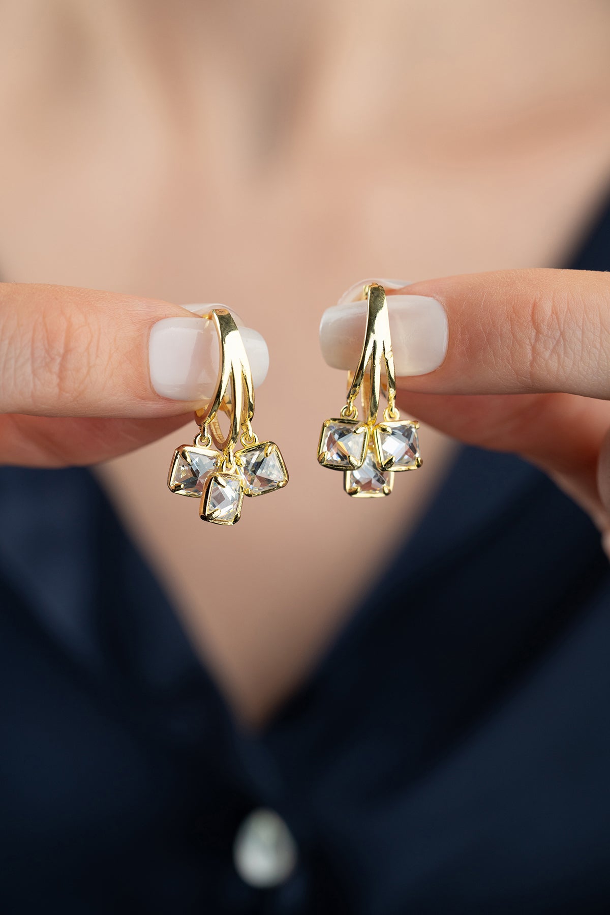 Earrings with three hanging stones - gilt