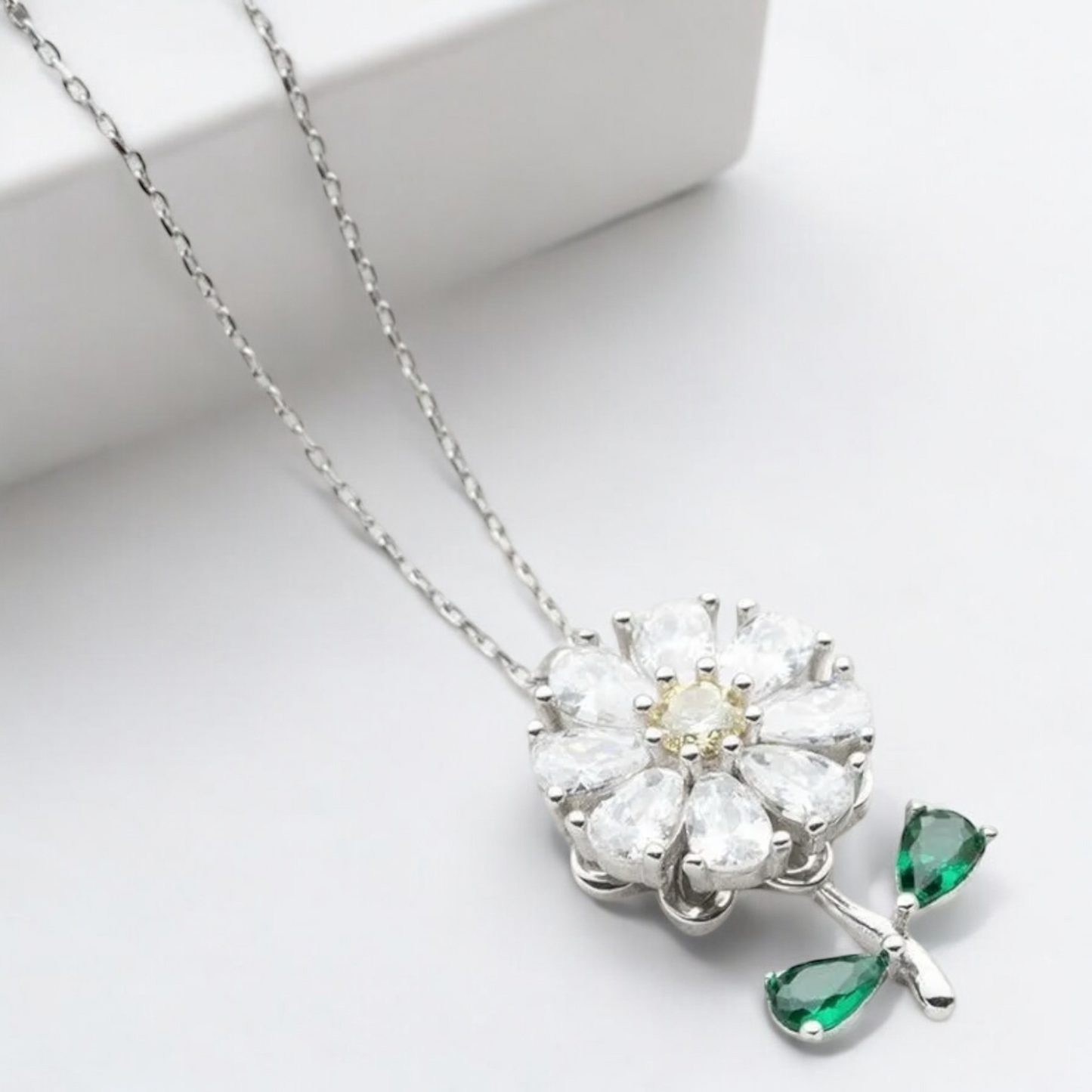Draaiende Madeliefjes Ketting – 925 Sterling Zilver