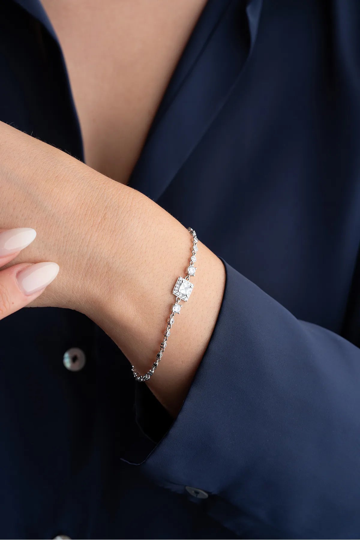 925 Sterling Zilveren Armband met Vierkante Steen en Pavé Design