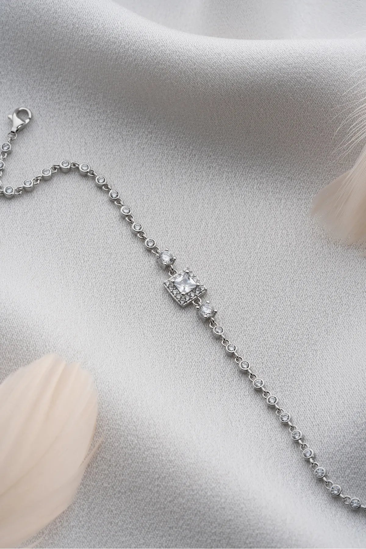 925 Sterling Zilveren Armband met Vierkante Steen en Pavé Design