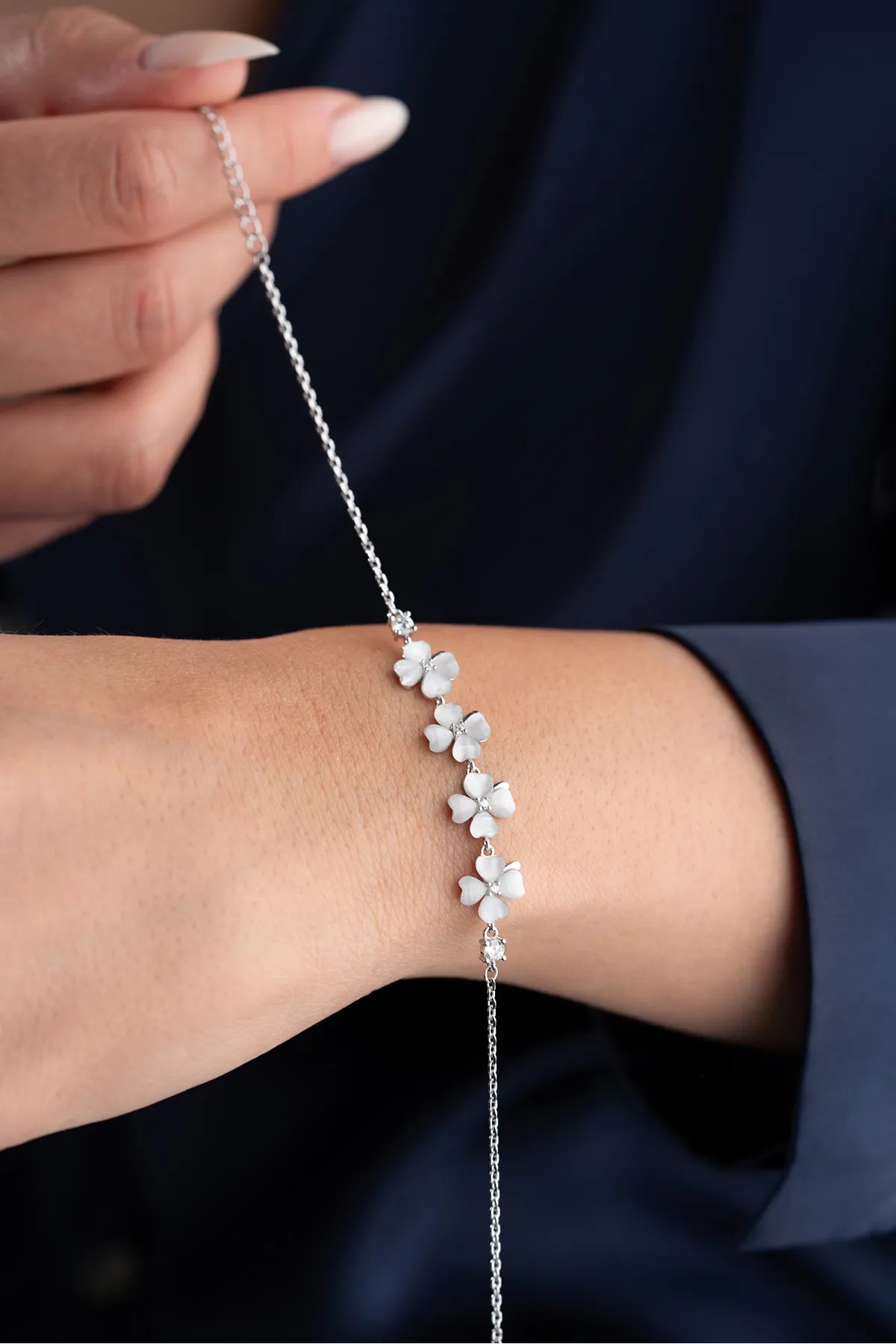 925 Sterling silver bracelet with 4 mother-of-pearl clovers