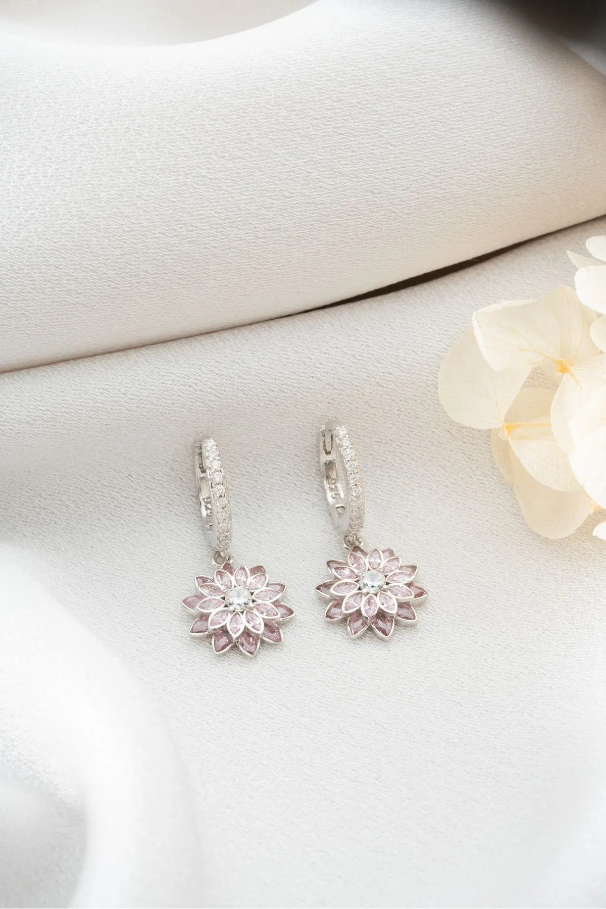 925 Sterling Zilveren Lotus Oorbellen met Roze Steentjes