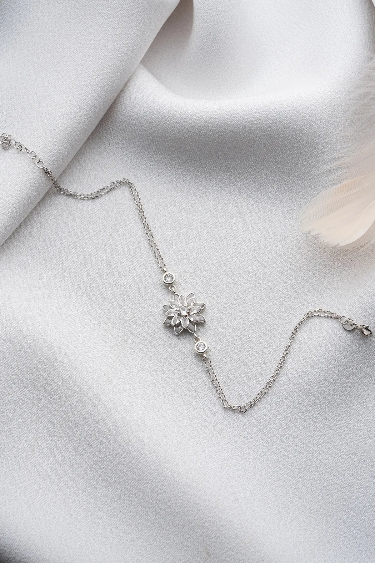 925 Sterling Zilveren Armband met Witte Zirkonia en Lotus Design