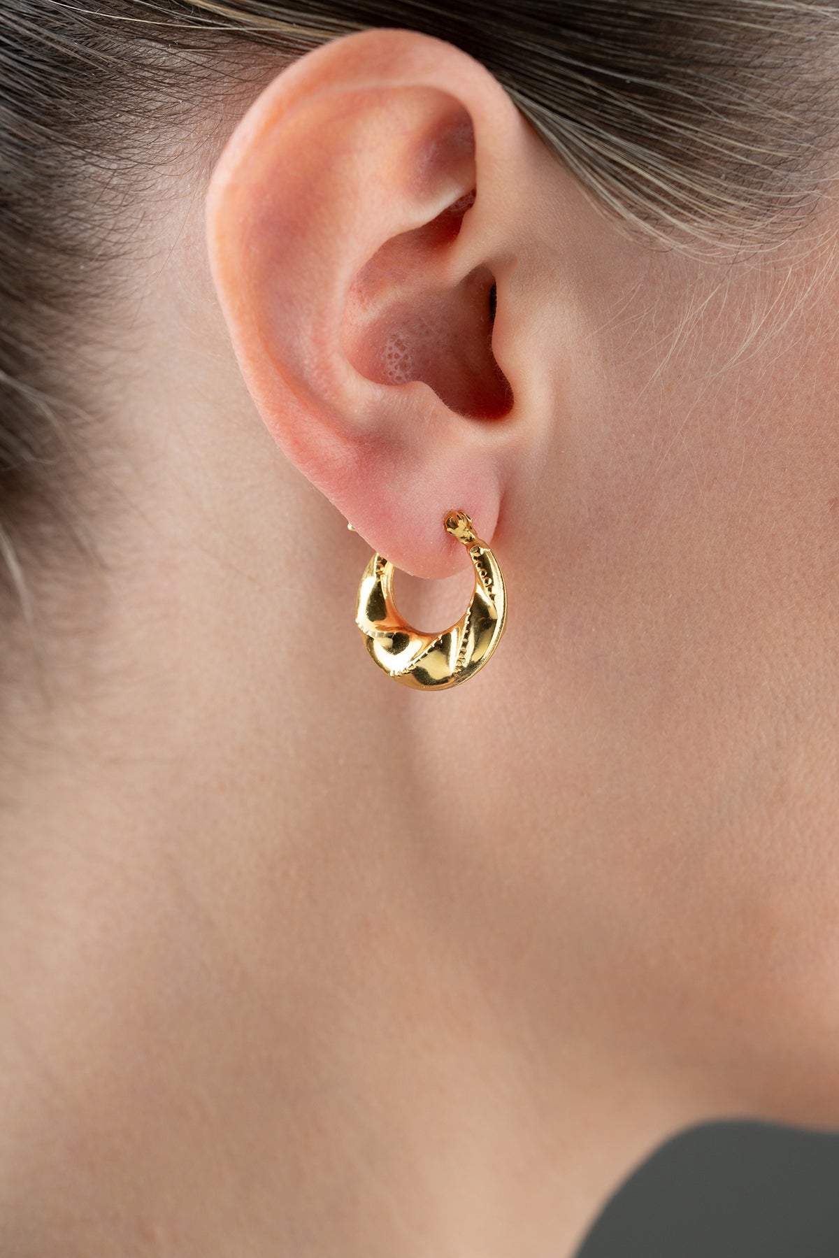 Wavy hoop earrings