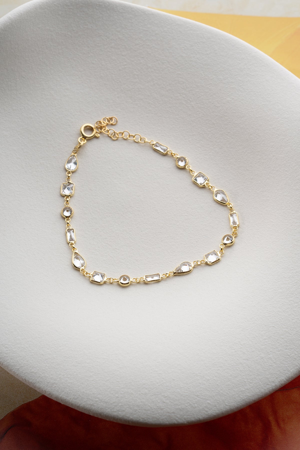 Vergulde Armband met Geometrische Stenen