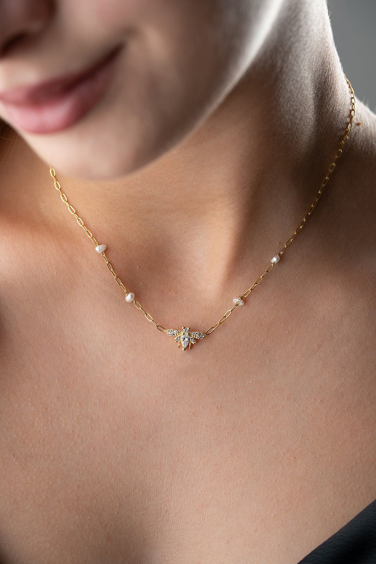Pearl Bee Shine Zilveren Ketting met Parel & Bij