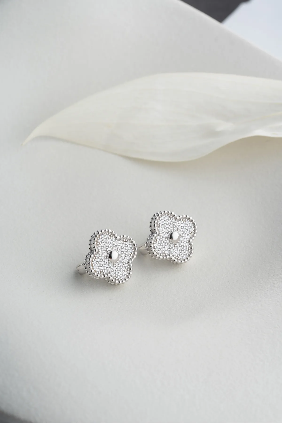 Klavertjevier Oorbellen – 925 Zilver (Wit)