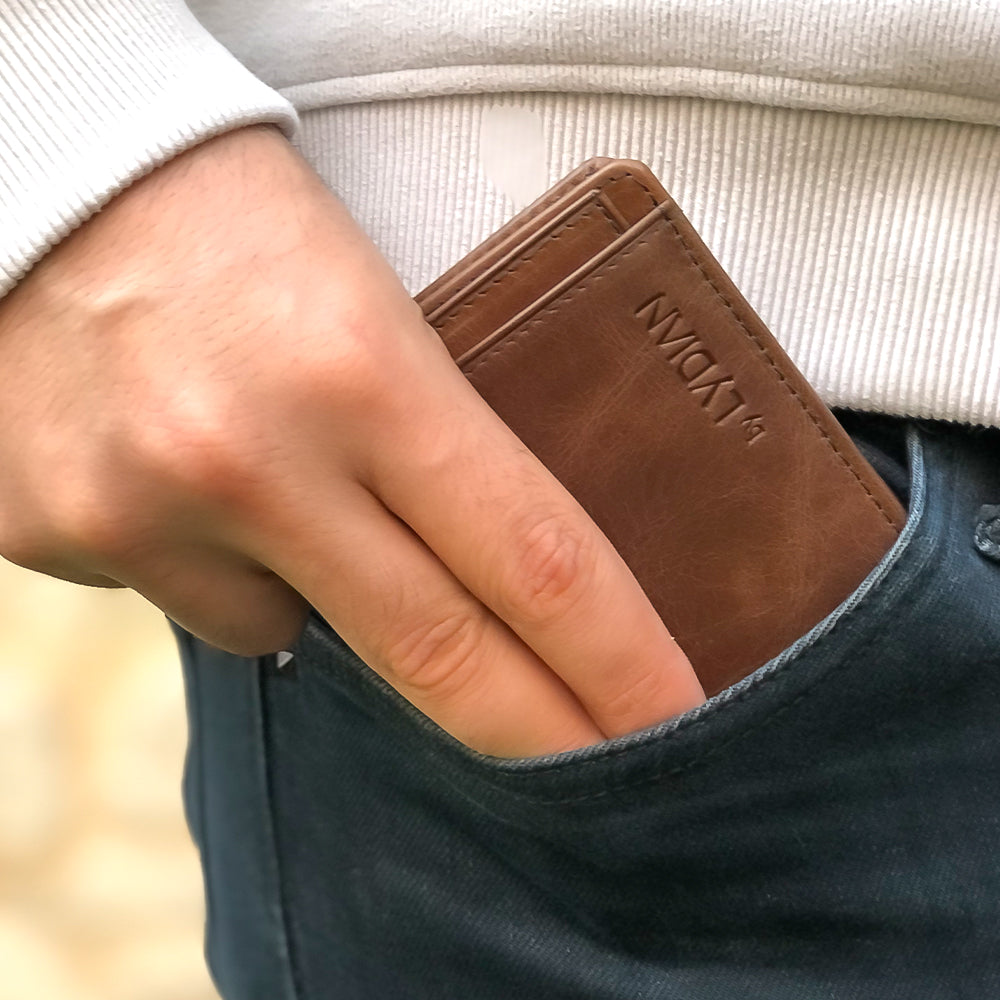 Portefeuille en cuir marron avec gravure porte-cartes BLW1320-K