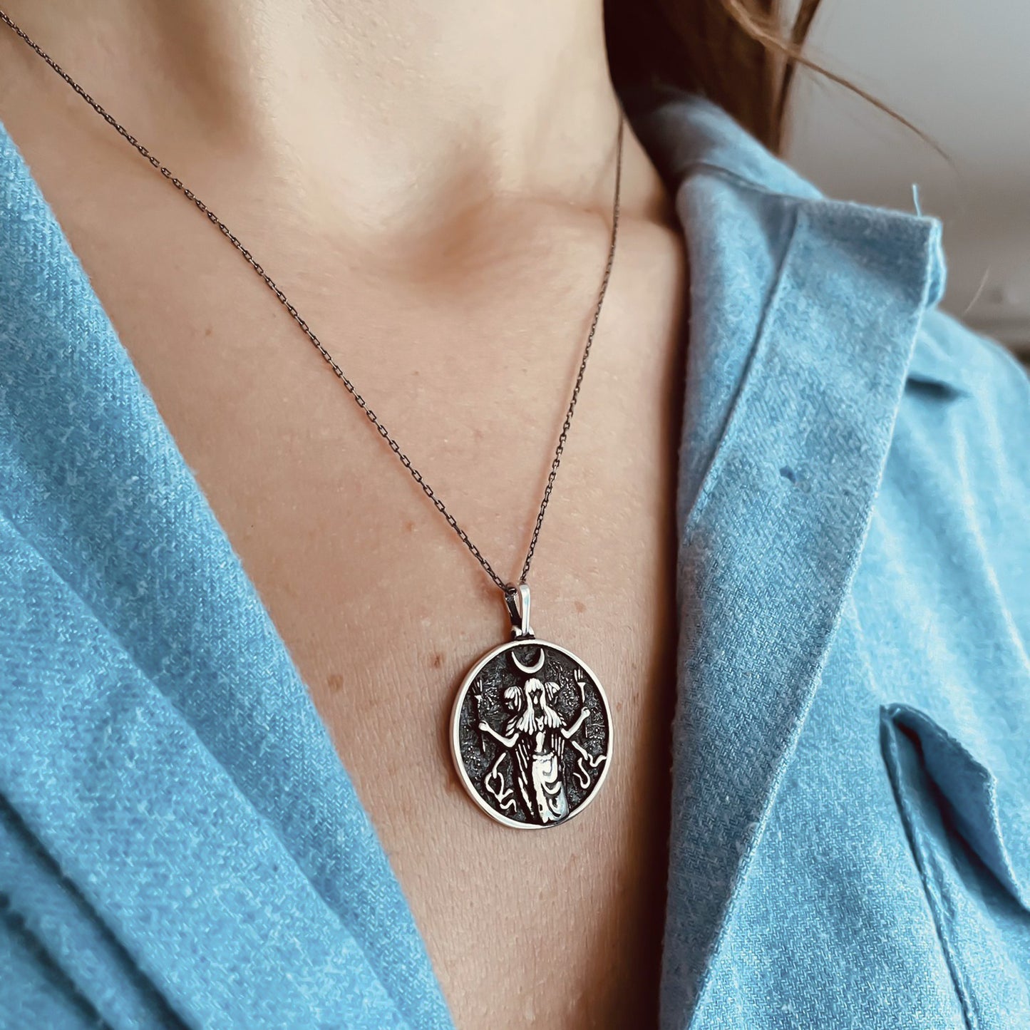Médaillon Déesse de la Lune - Collier Pendentif
