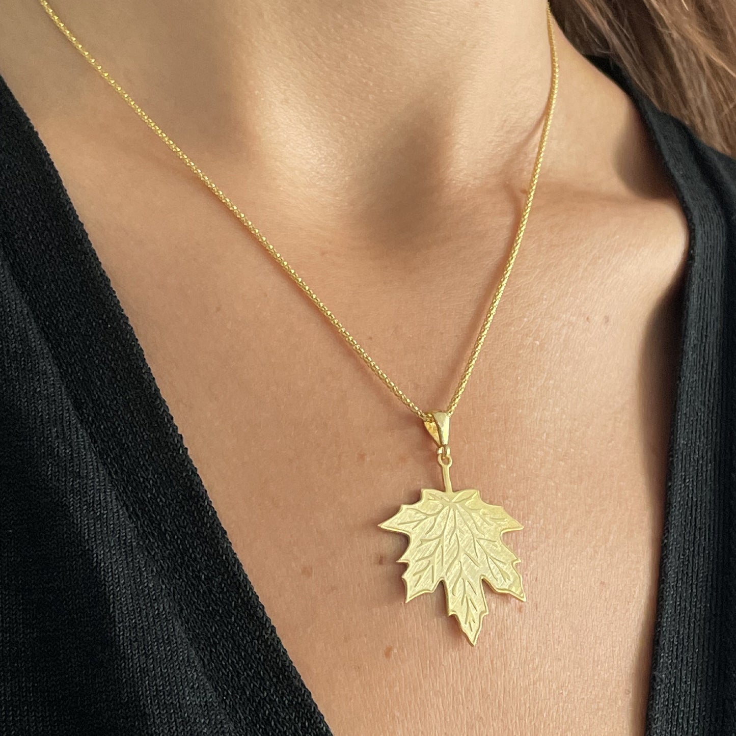 Collier en argent avec pendentif feuille