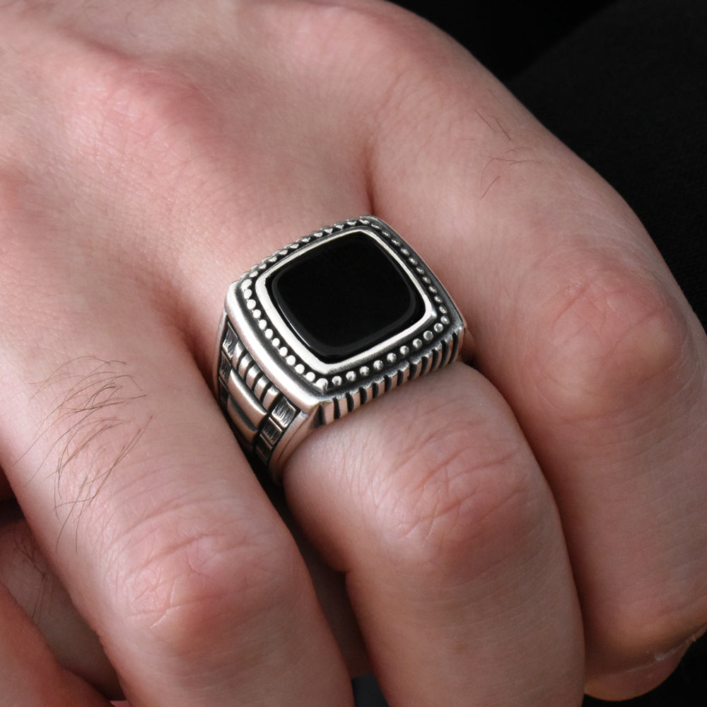 Silberner Herrenring mit Onyx