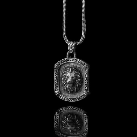 925 Silver lion pendant with oval edge
