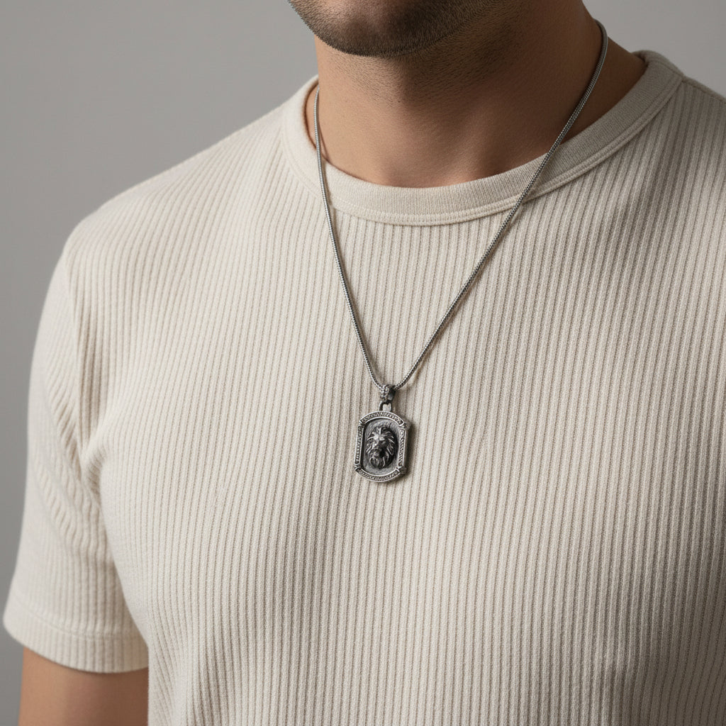 925 Silver lion pendant with oval edge