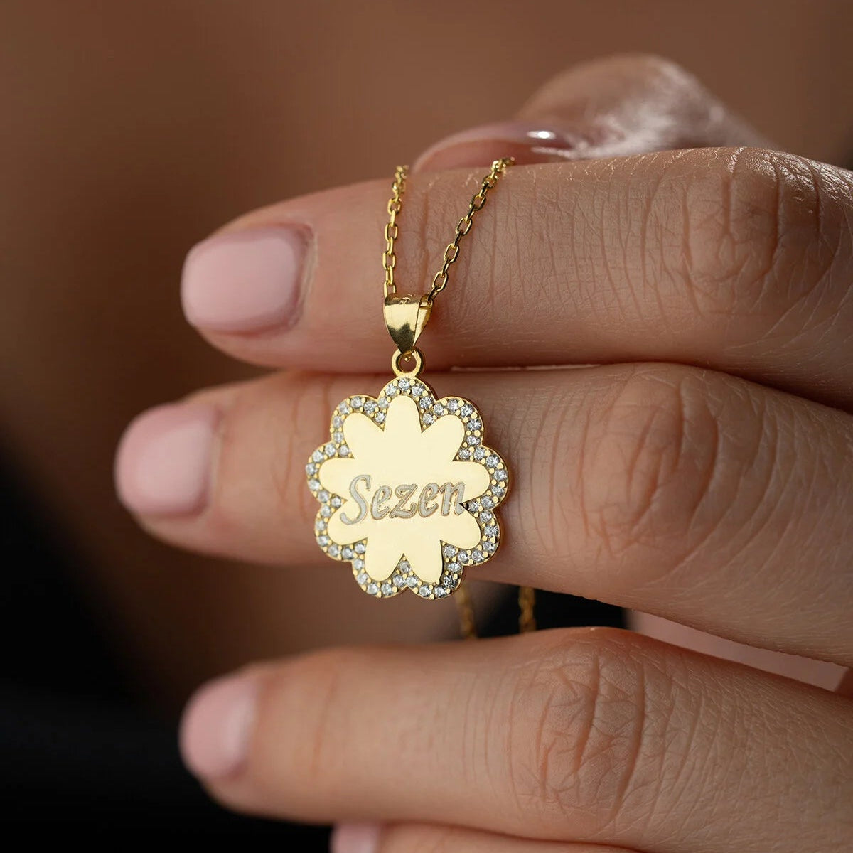 bloemenketting om de hals – elegant design met zirkonia