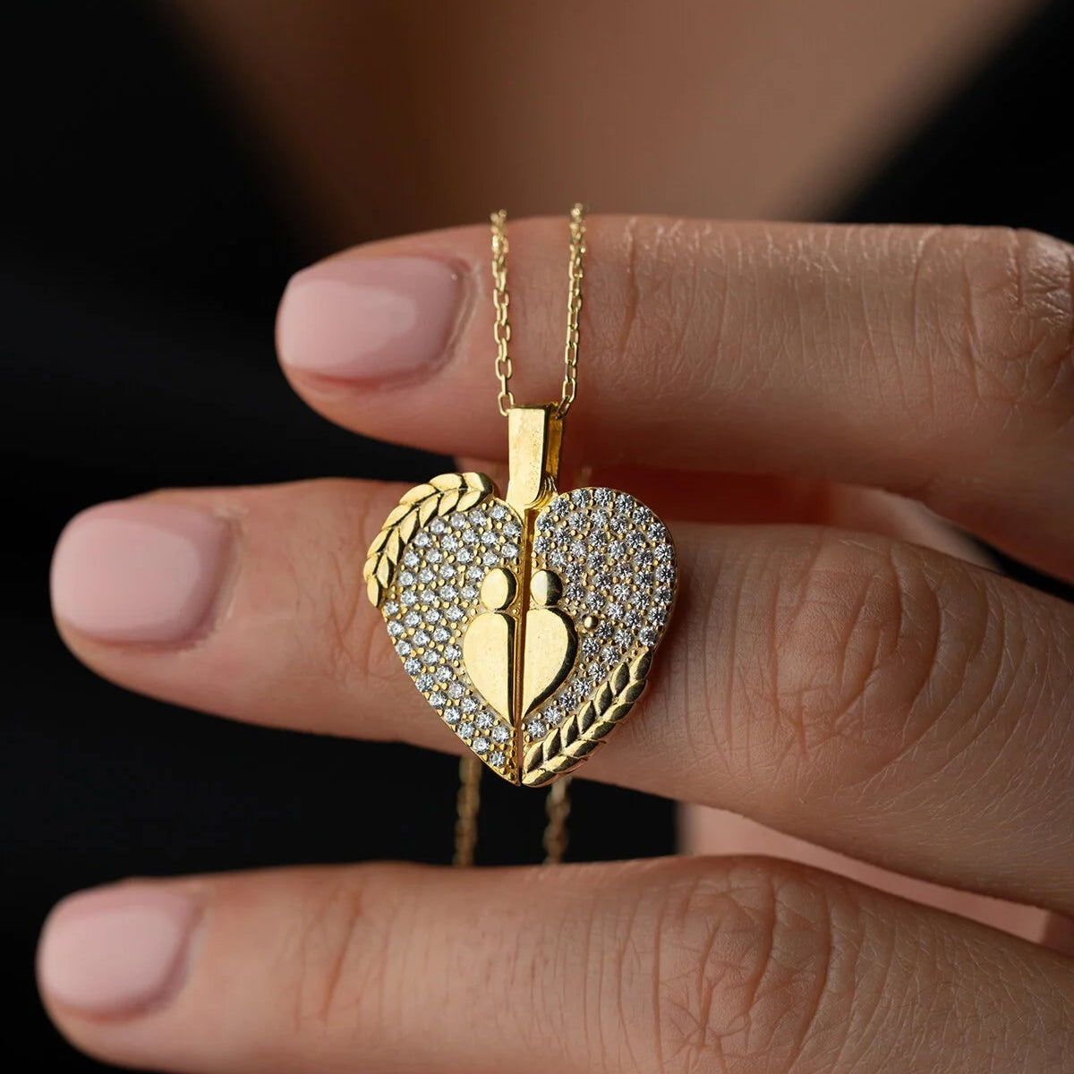 Liefdesketting met twee namen – openend hart en zirkonia steentjes