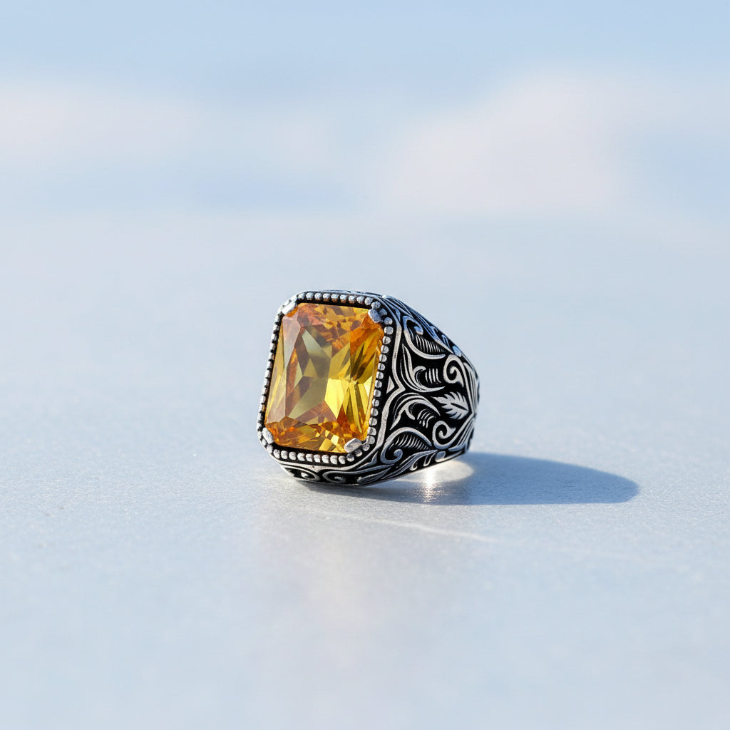 Herrenring aus 925er Sterlingsilber mit gelbem Zirkonstein