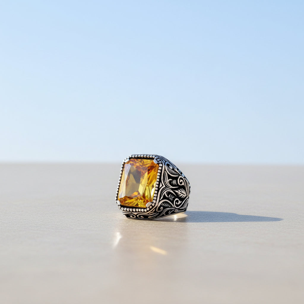 Herrenring aus 925er Sterlingsilber mit gelbem Zirkonstein