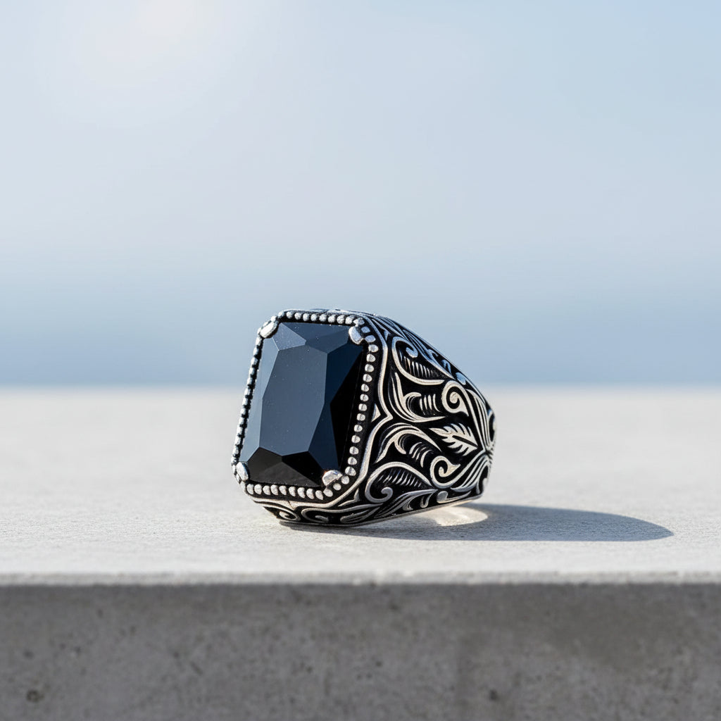 Herrenring aus 925er Sterlingsilber mit schwarzem Zirkonstein