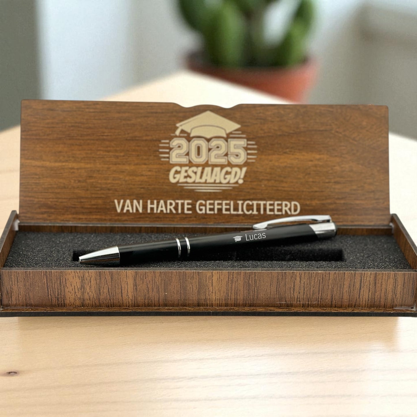 Kugelschreiber mit persönlicher Gravur in Holzbox – gelungenes Geschenk