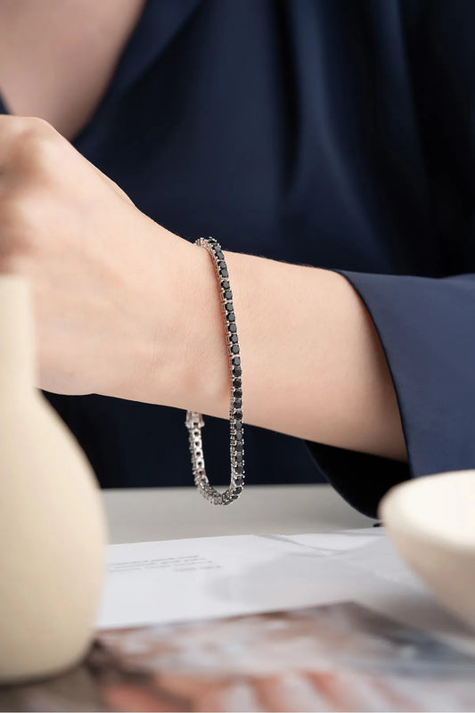 Zilveren Tennisarmband met Zwarte Steentjes
