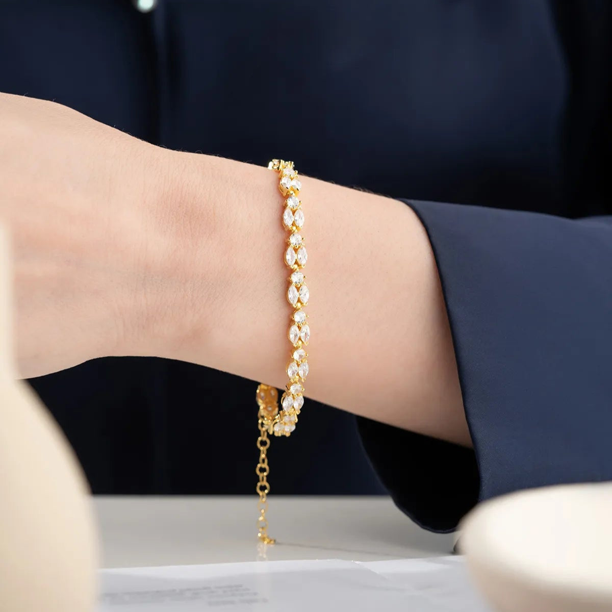Vergulde Armband met Ovale Steentjes