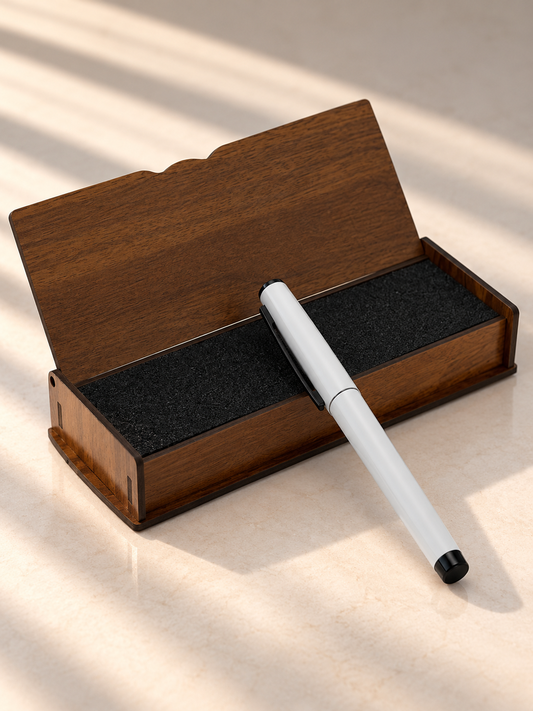 Gepersonaliseerde Witte Rollerpen met Gegraveerde Houten Geschenkdoos