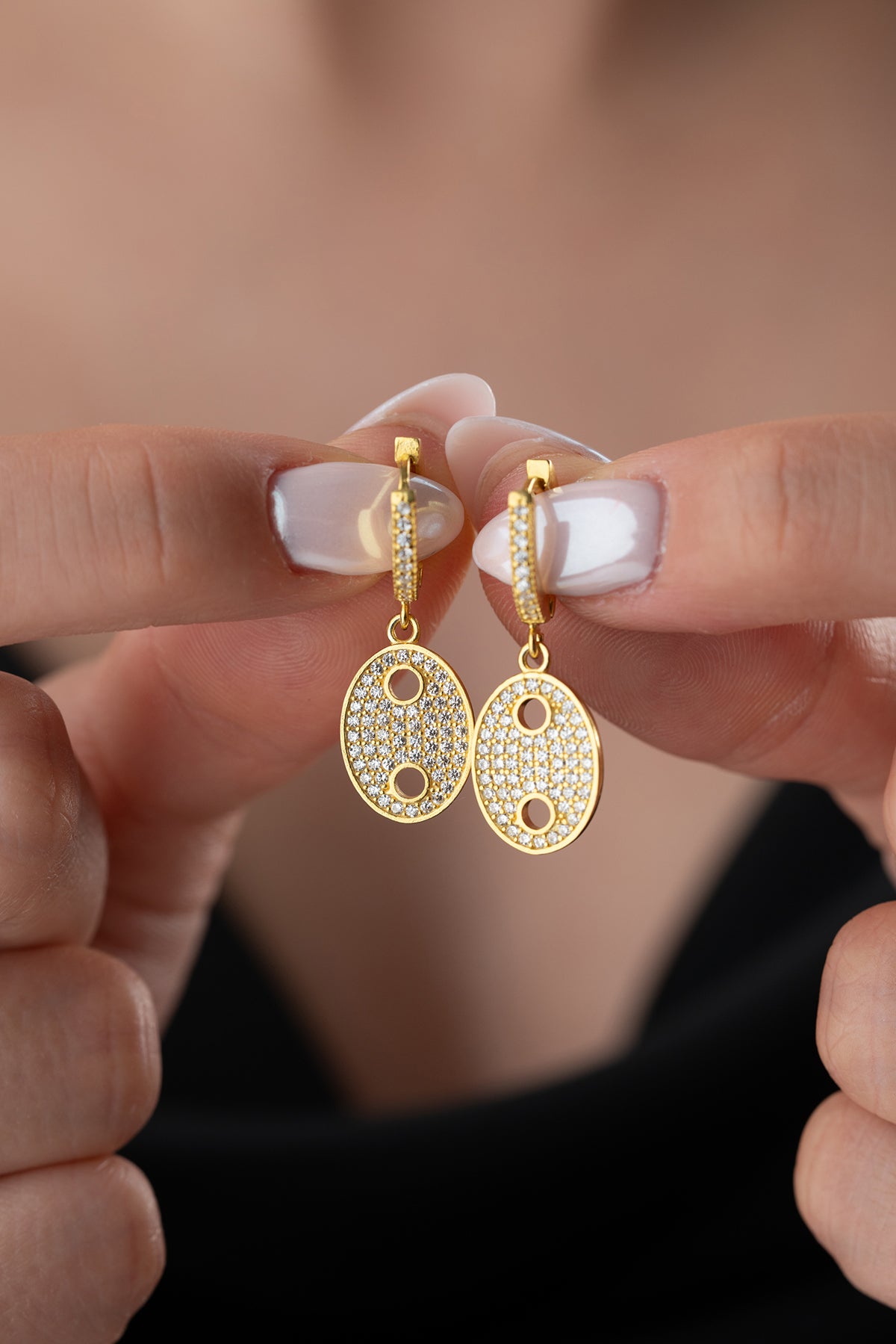 Oval gold earrings with zirconia stones