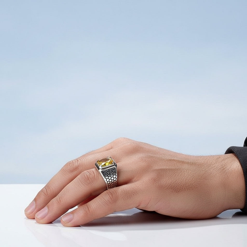 Ring aus 925er Sterlingsilber mit gelbem Zirkonia-Stein