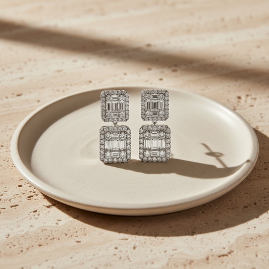 Zilveren luxe oorbellen met witte zirconia's DMNK005