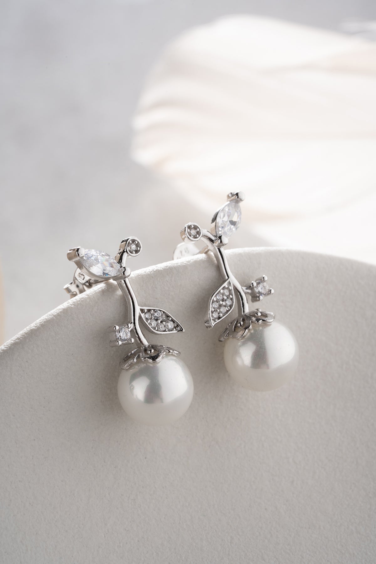 Parel Oorbellen met Blad en Zirkonia | 925 Zilver