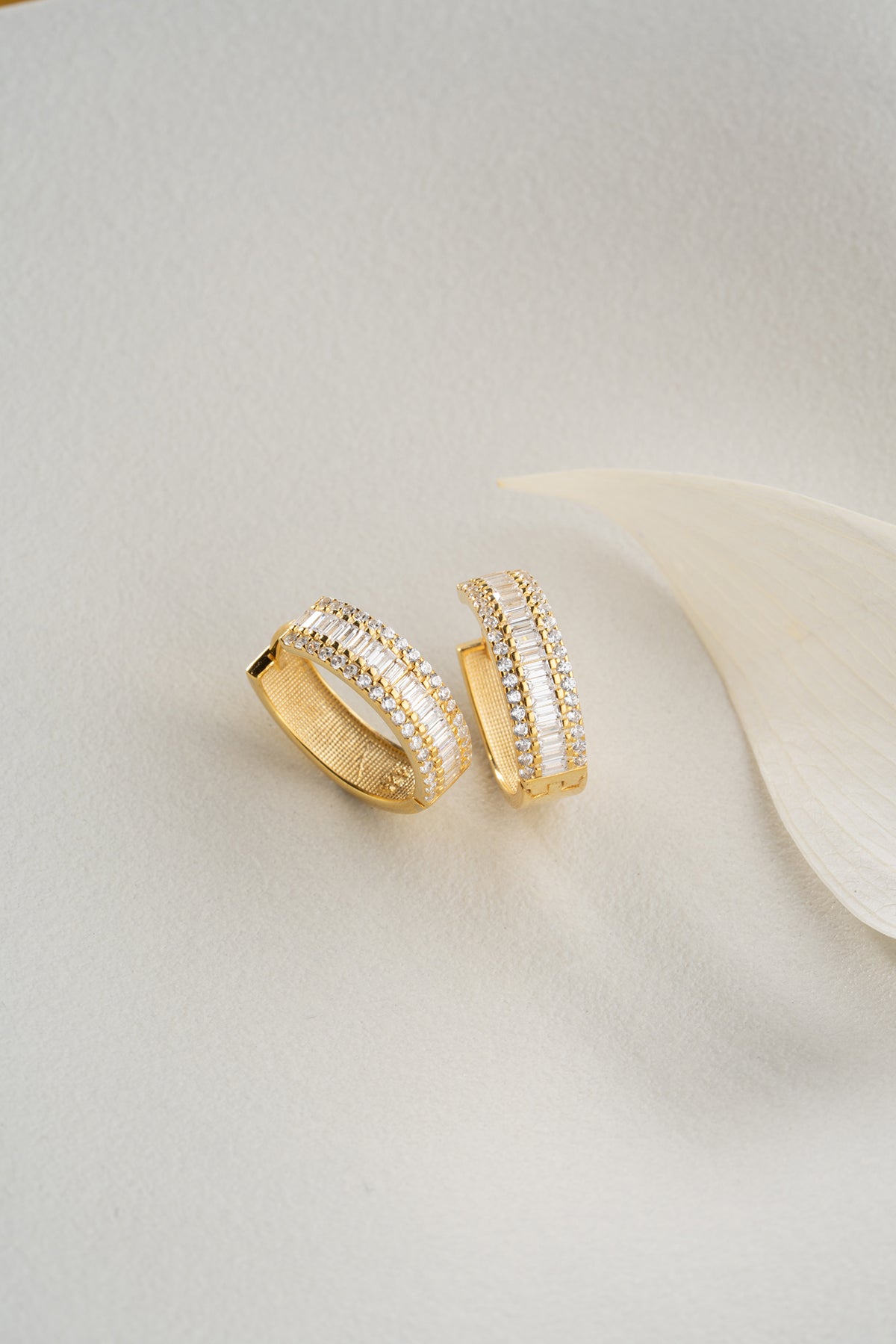 Baguette Glow - Elegant earrings with baguette stones