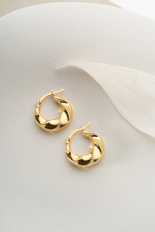 Wavy hoop earrings