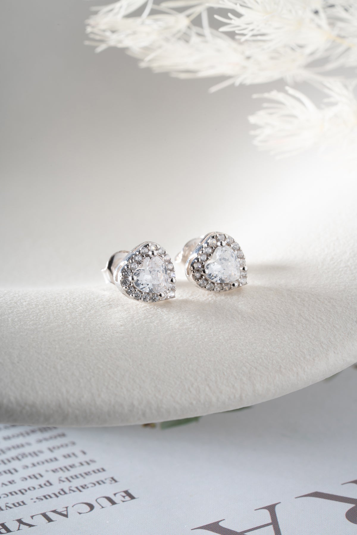 Stud Earrings with Heart and Zirconia