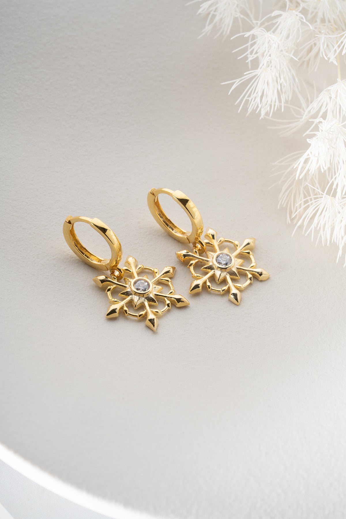 Earrings with Star-shaped Pendant