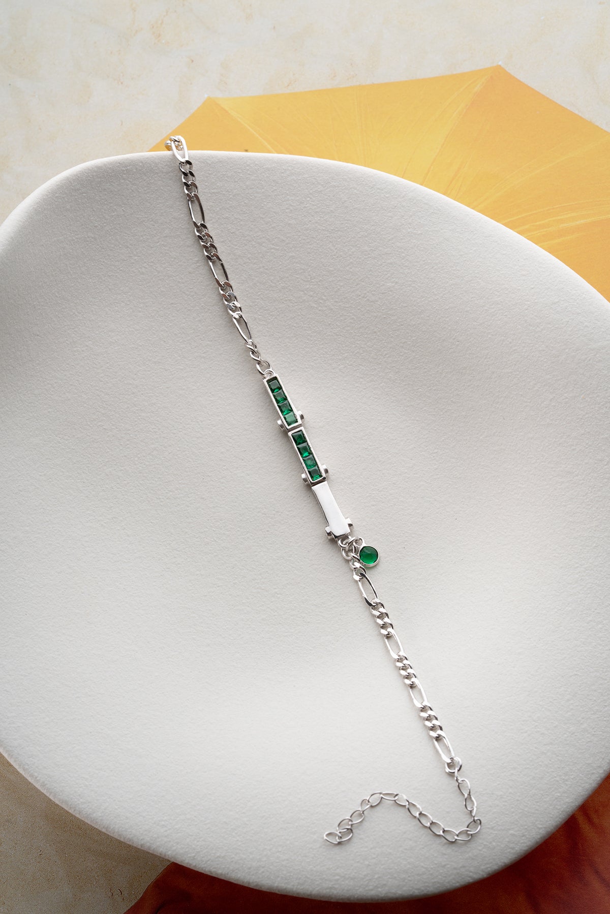 Zilveren Armband met Groene Stenen en Fijn Kettingontwerp