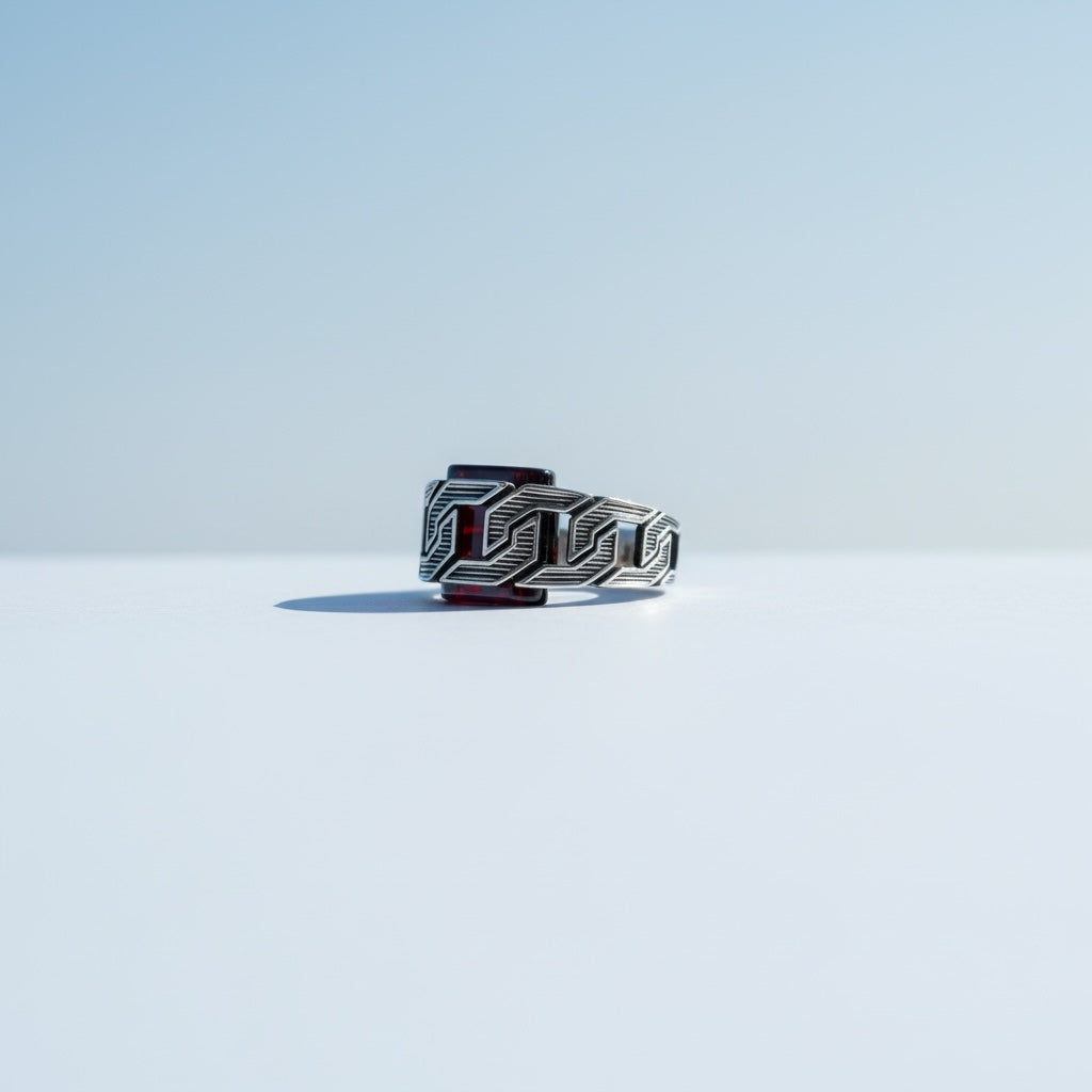 Herrenring aus 925er Silber mit rotem Stein