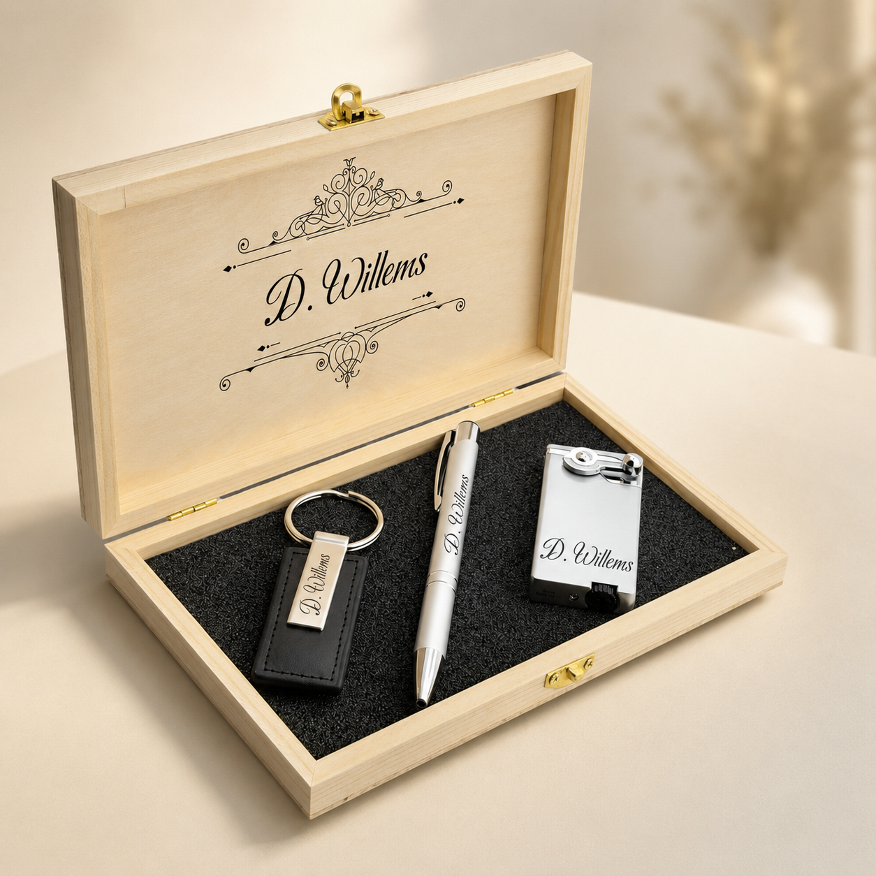 Luxuriöses Geschenkset mit persönlichem Feuerzeug und Stift & Schlüsselanhänger