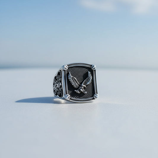 Eagle Signet Ring in Silver