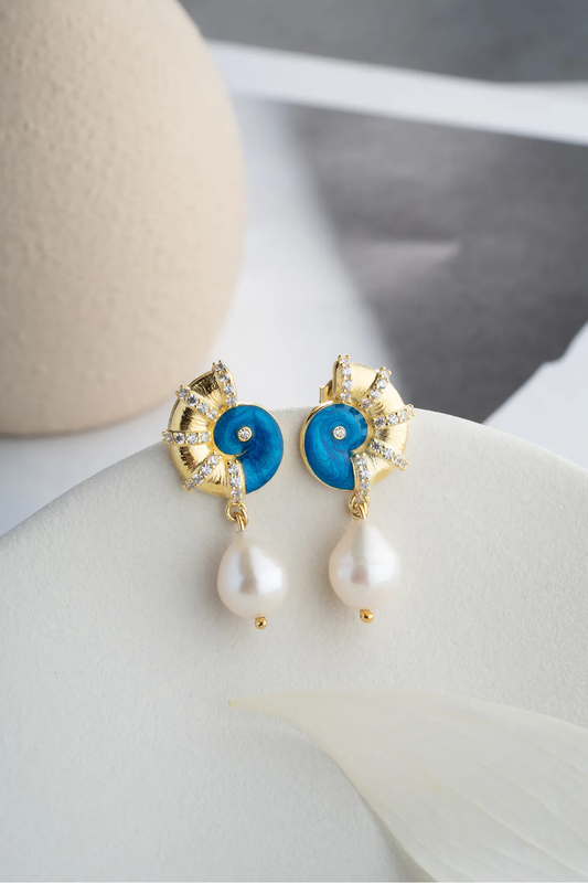 Blauwe Emaille Schelp Oorbellen met Parel