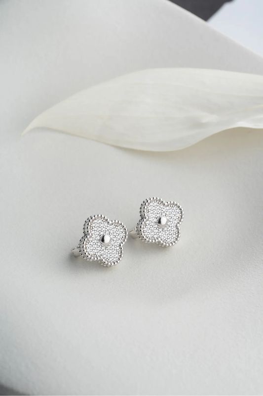 Klavertjevier Oorbellen – 925 Zilver (Wit)